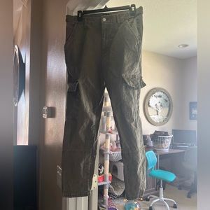 Urban Outfitters BDG green cargo pants. Size 29 inch waist #urbanoutfitters #bdg
